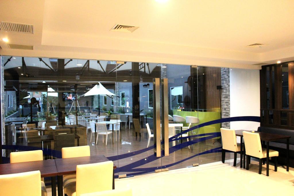 Bonnet Hotel Сурабая Екстер'єр фото